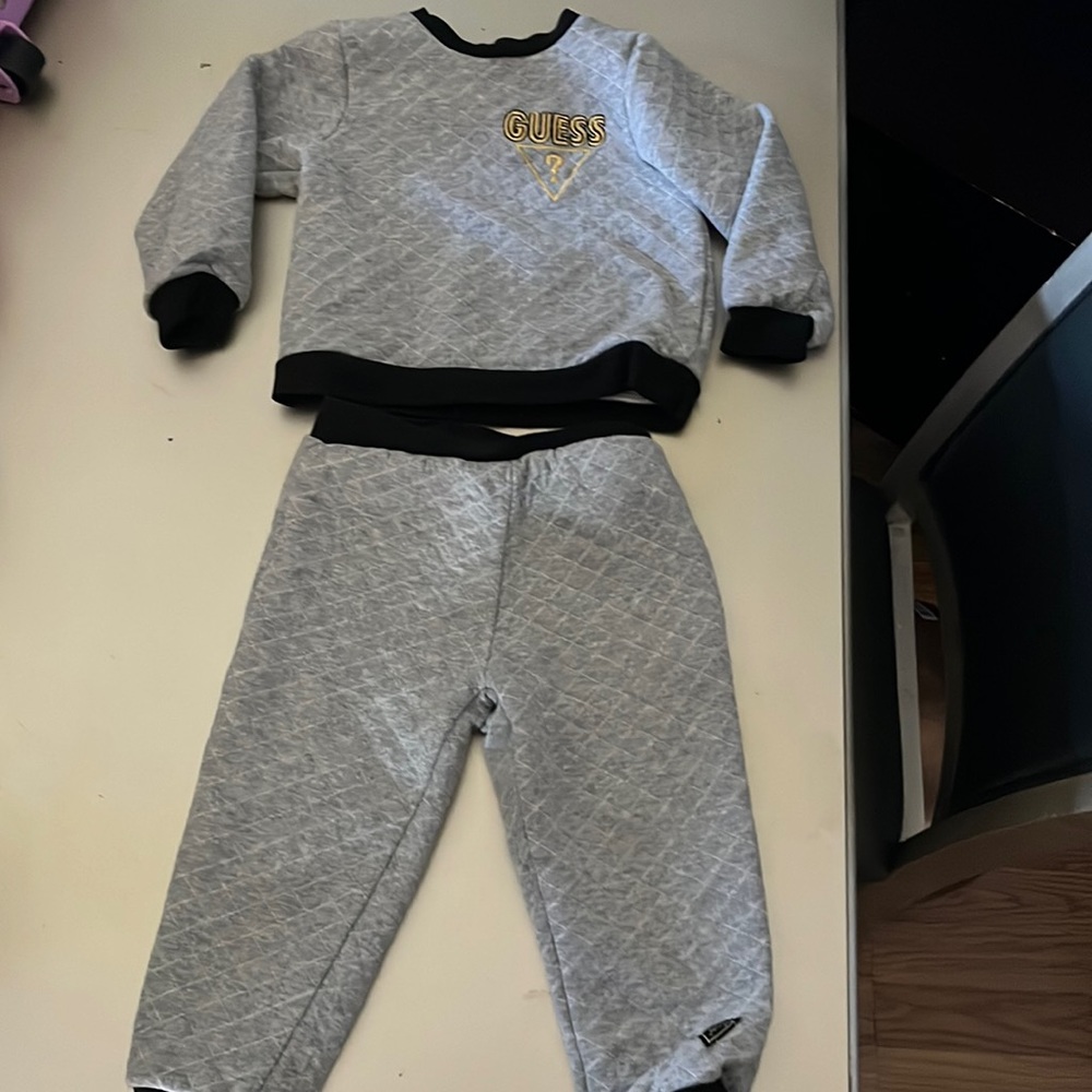 Toddlers two piece guess outfit size 24 months